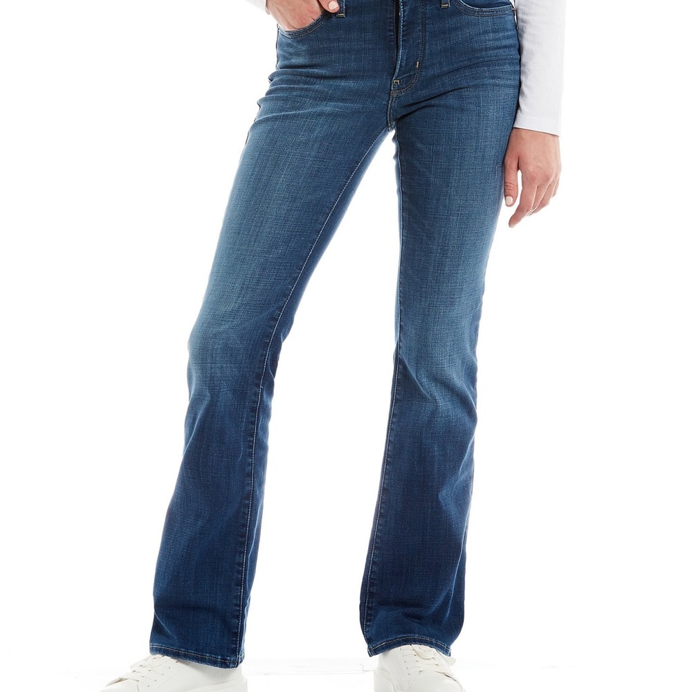 LAST CHANCE !!!    LEVI’S 315 SHAPING BOOTCUT BLUE / SIZE 26